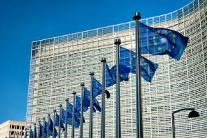 EU to propose new rules and app to protect children online